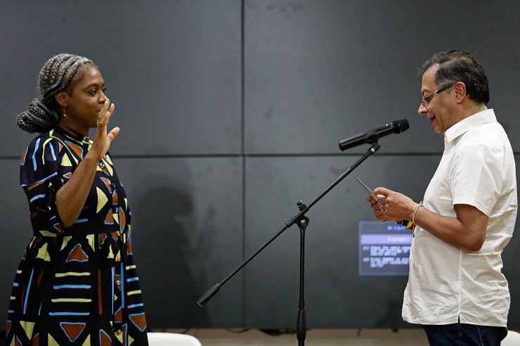 Presidente Gustavo Petro posesionó a la nueva ministra de Educación, Aurora Vergara Figueroa, en el Chocó