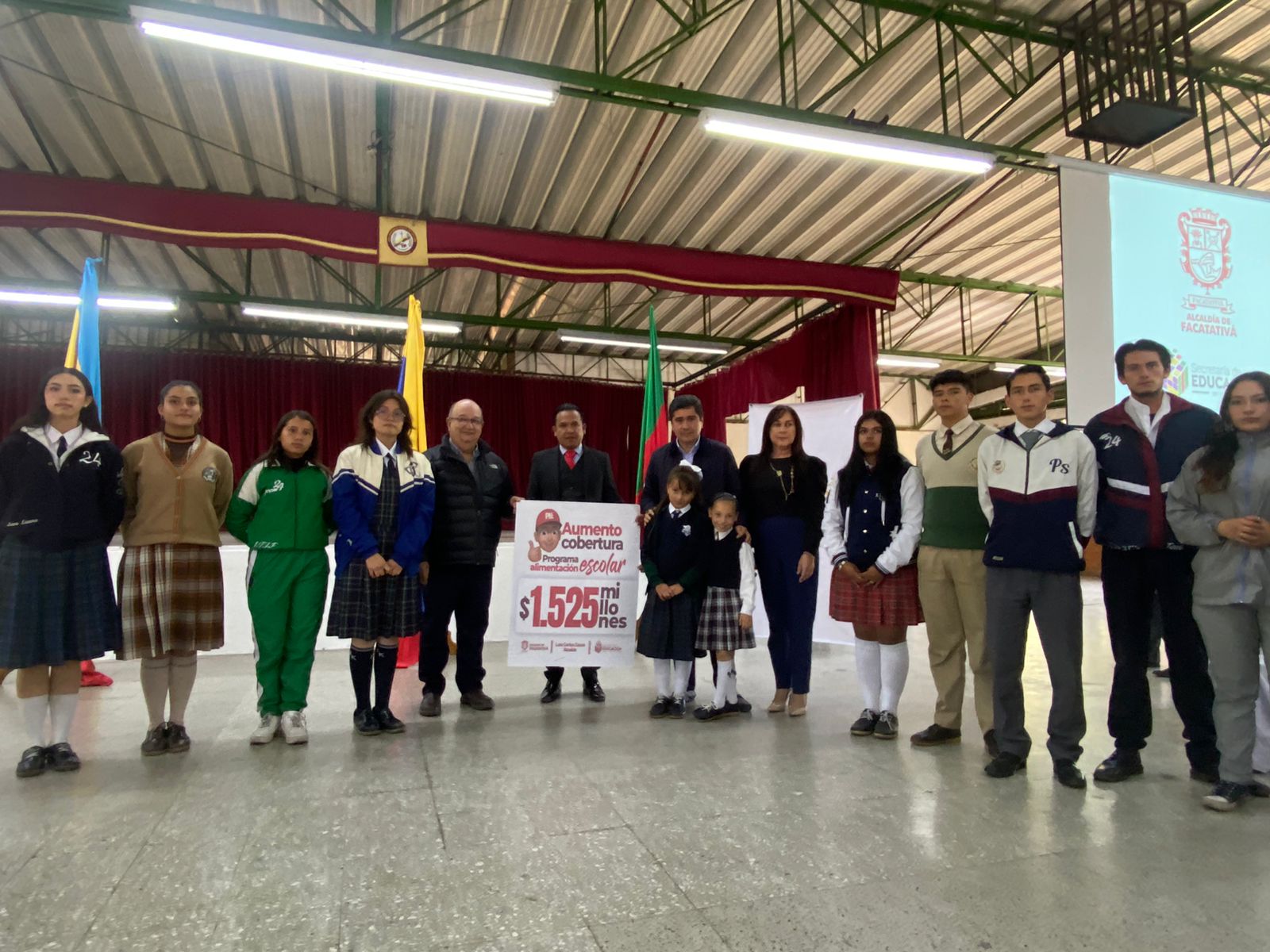 Desde Facatativá, el director de Alimentos para Aprender entrega $1.525 millones para ampliar la cobertura del PAE 