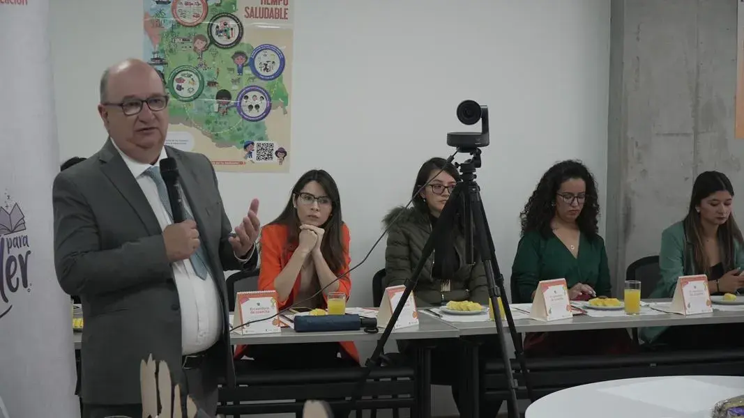 En las cuentas maestras de las Entidades Territoriales Certificadas en Educación ETC (gobernaciones y alcaldías) ya se encuentra disponible el dinero correspondiente al quinto giro de los recursos ordinarios del 2023, para que ejecuten el Programa de Alimentación Escolar PAE. Los recursos aprobados en la adición presupuestal y asignados por $250 mil millones a 52 ETC para cofinanciar la ejecución el PAE hasta el final del calendario académico se girarán en octubre. Una vez se giren los recursos adicionales,